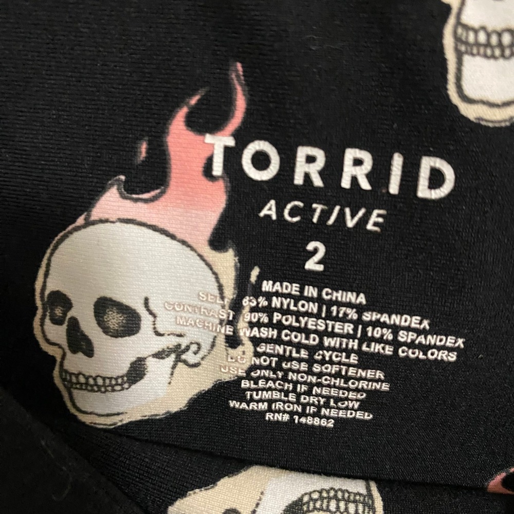 Gothcore Spooky Torrid Leggings Womens 2x Black Flaming Skull Mesh Pocket - Picture 4 of 6